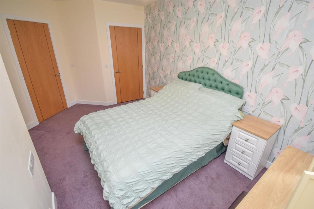 BEDROOM.jpg