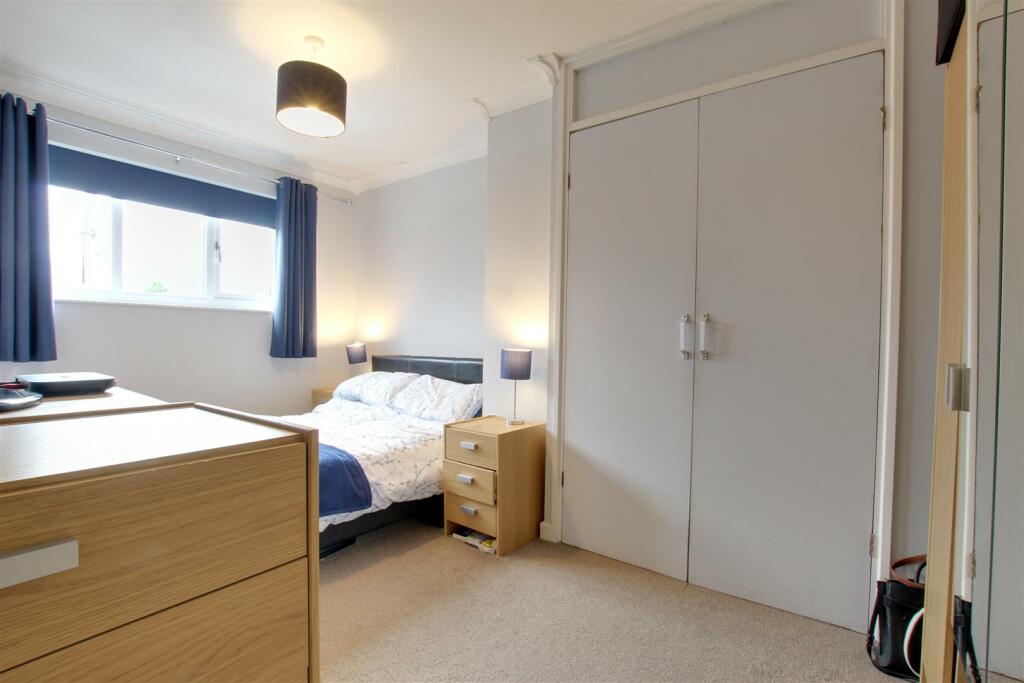 BEDROOM 1 (FRONT)