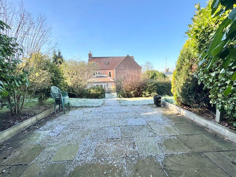 Middle patio do house