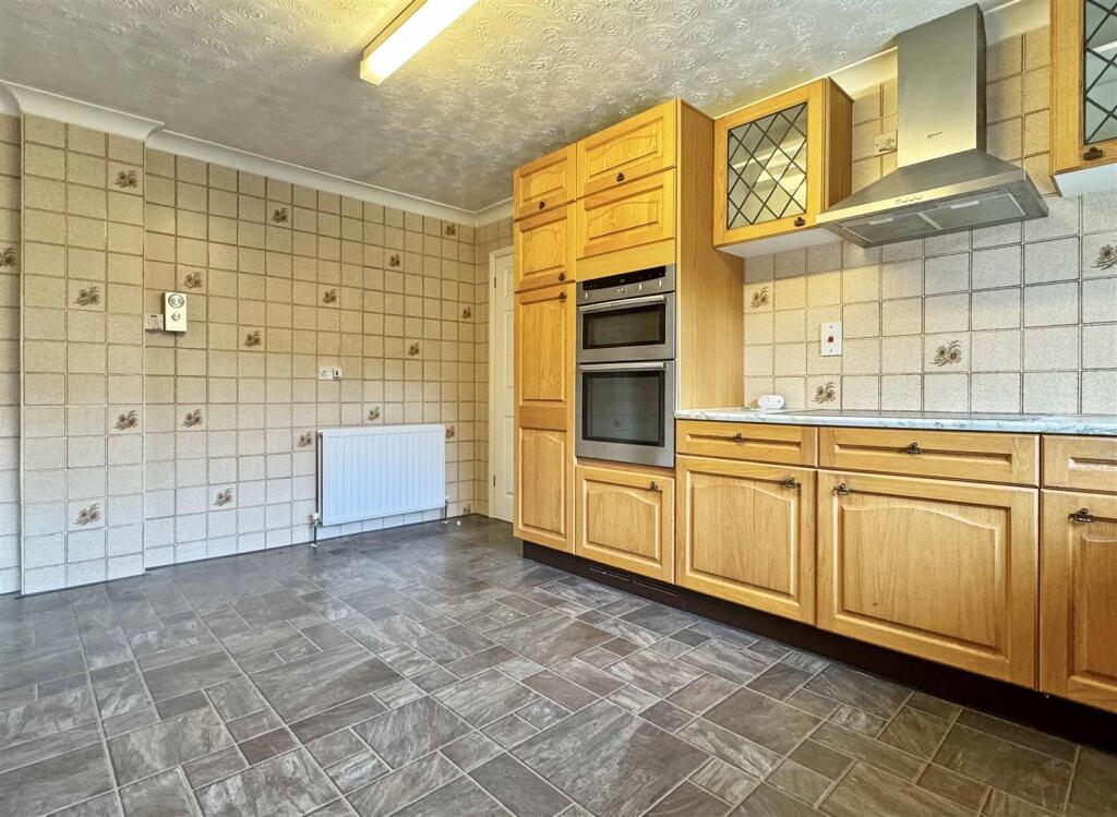 Kitchen c.jpg