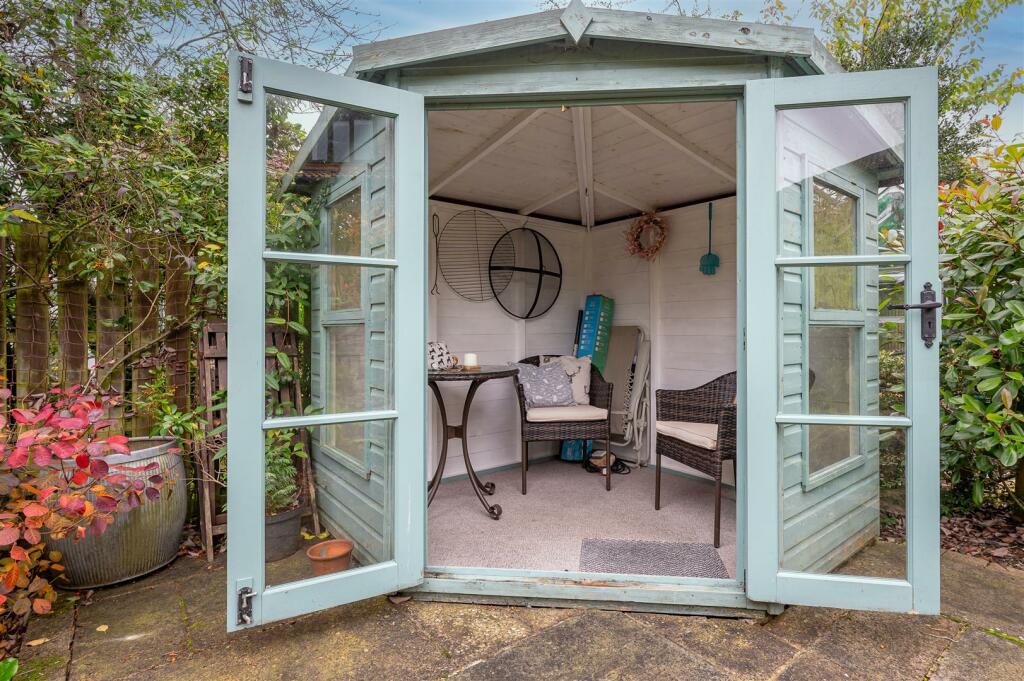 SUMMER HOUSE