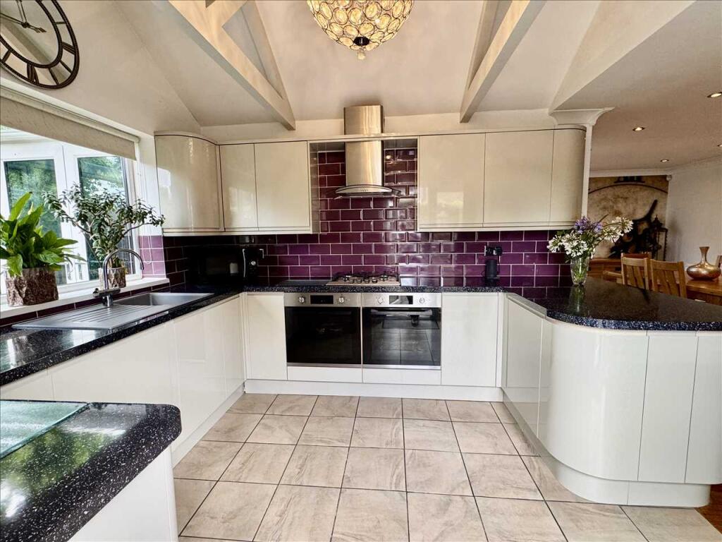 LIVING KITCHEN