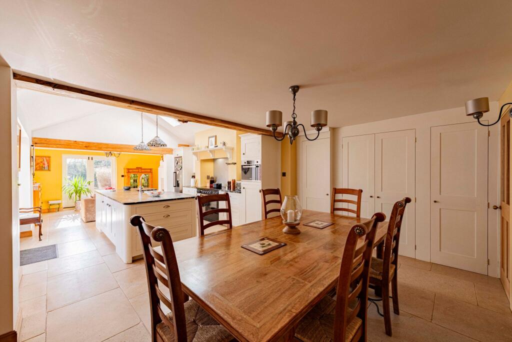 Dining Area (1)