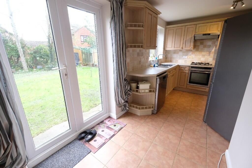 KITCHEN/BREAKFAST