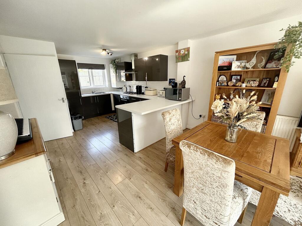 Lounge / Diner / Kit