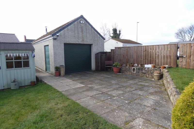 Detached Workshop/Patio area