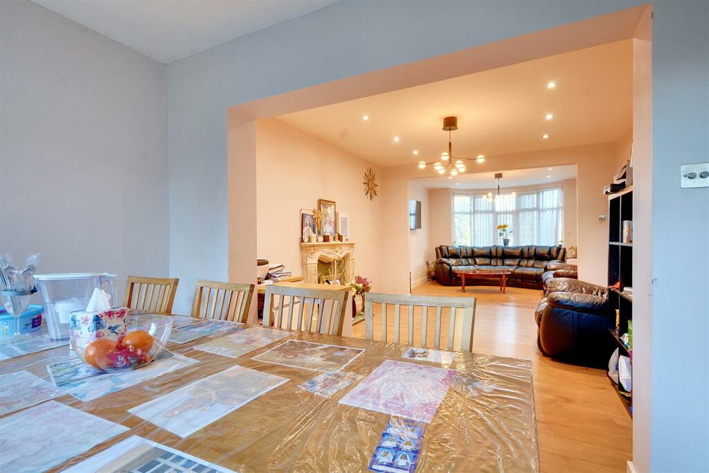 Dining Area_3.jpeg