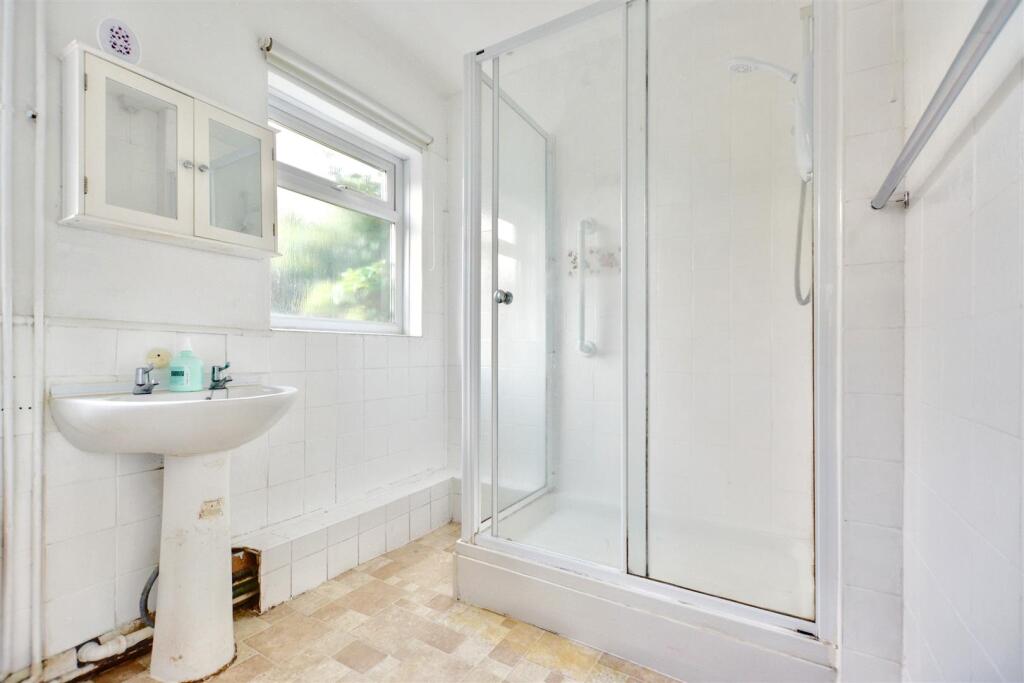 Bathroom_1.jpeg