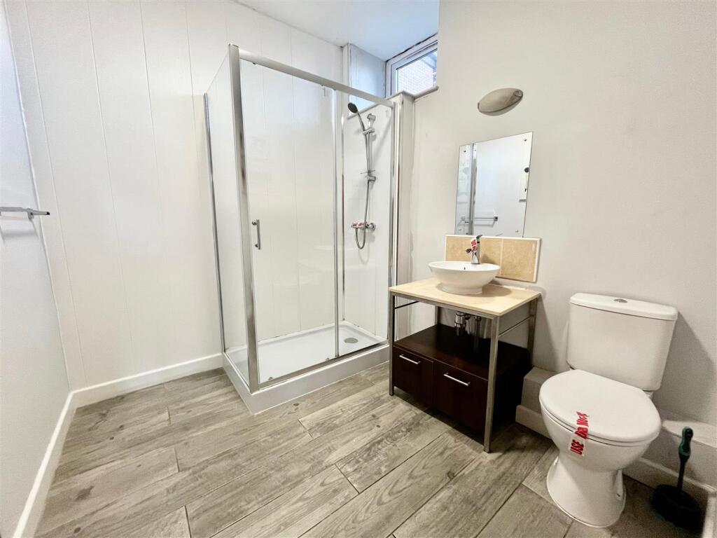 SHOWER ROOM