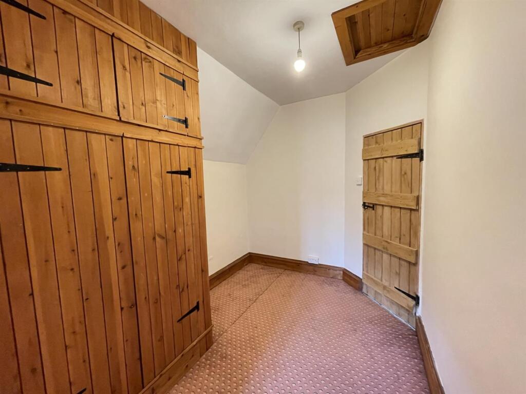 Dressing area to Bedroom 2