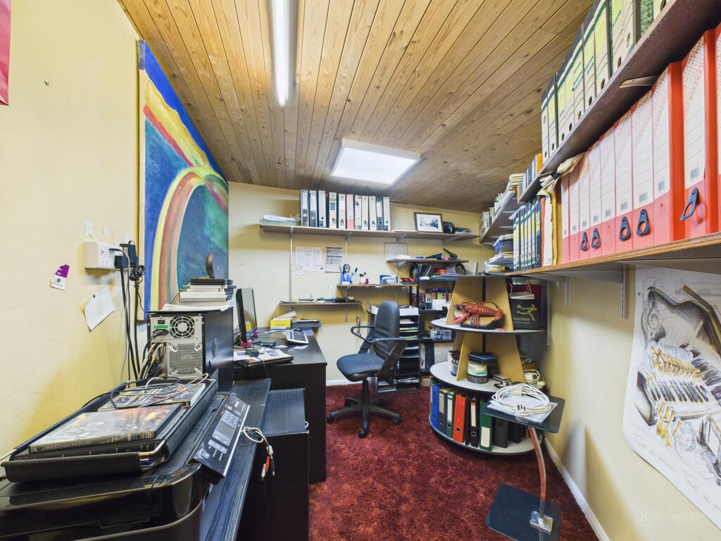 CAM02136G0-PR0483-STILL027