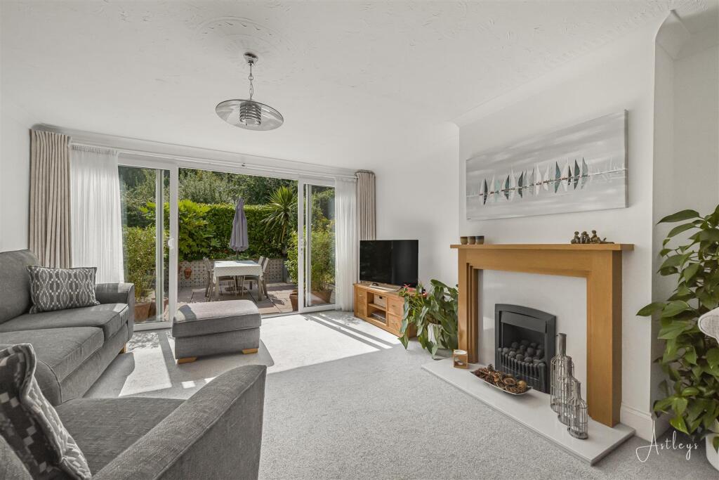 Lounge/Dining Room