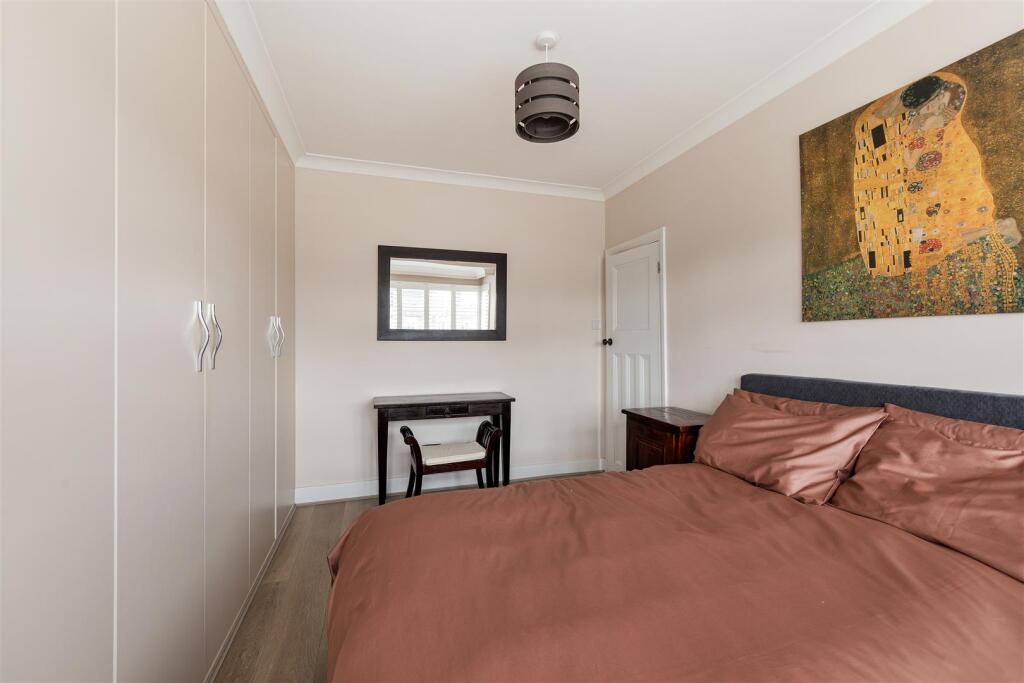 Brackley Square, IG8