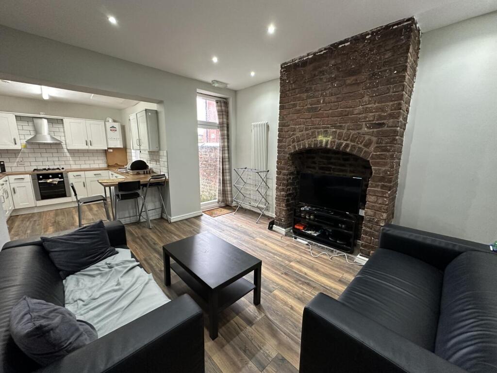 21eg.lounge1.JPG
