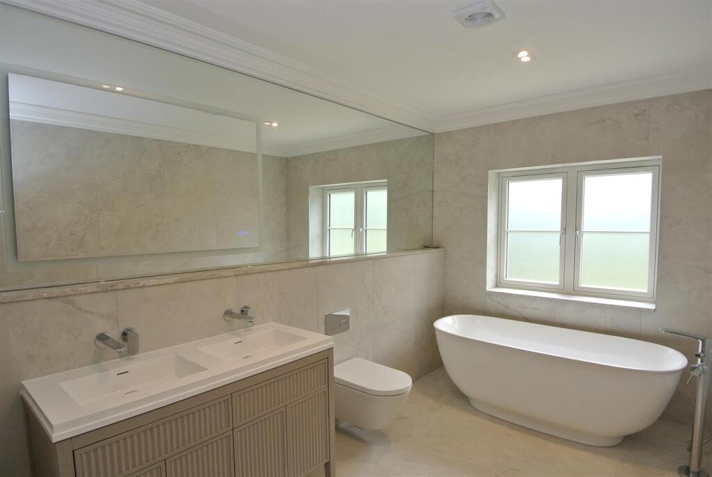 Master En Suite Bathroom.JPG