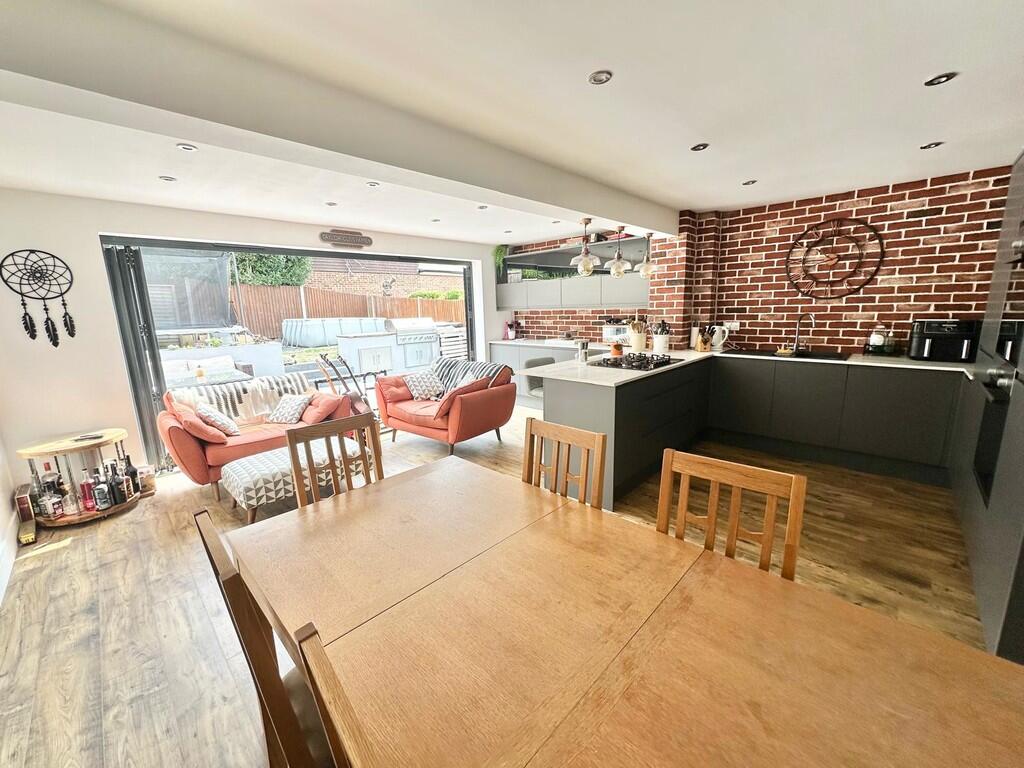 IMG-20250819-WA00...