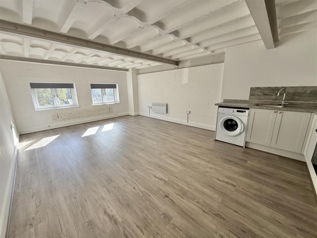 Open Plan Living and Sleeping