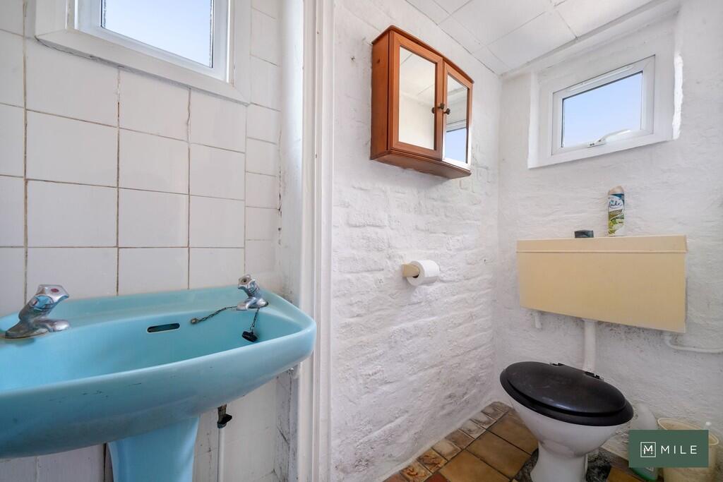 81 Purves Road - ...