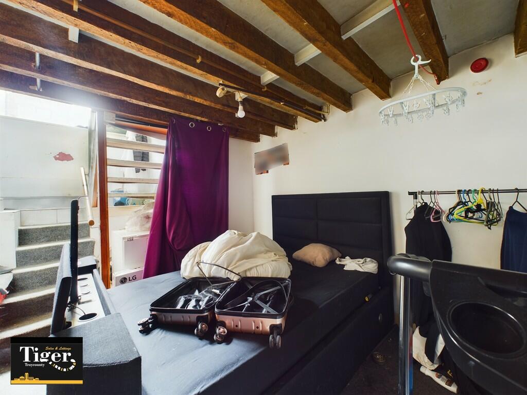 CAM02176G0-PR0293...