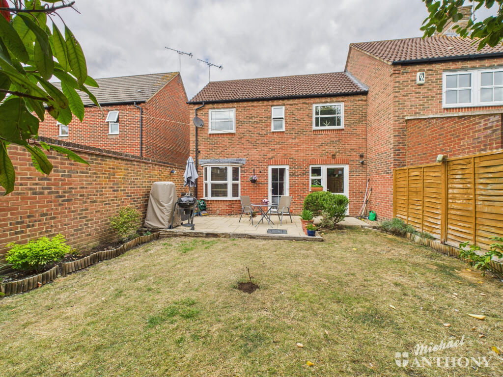 CAM03218G0-PR0745-STILL003