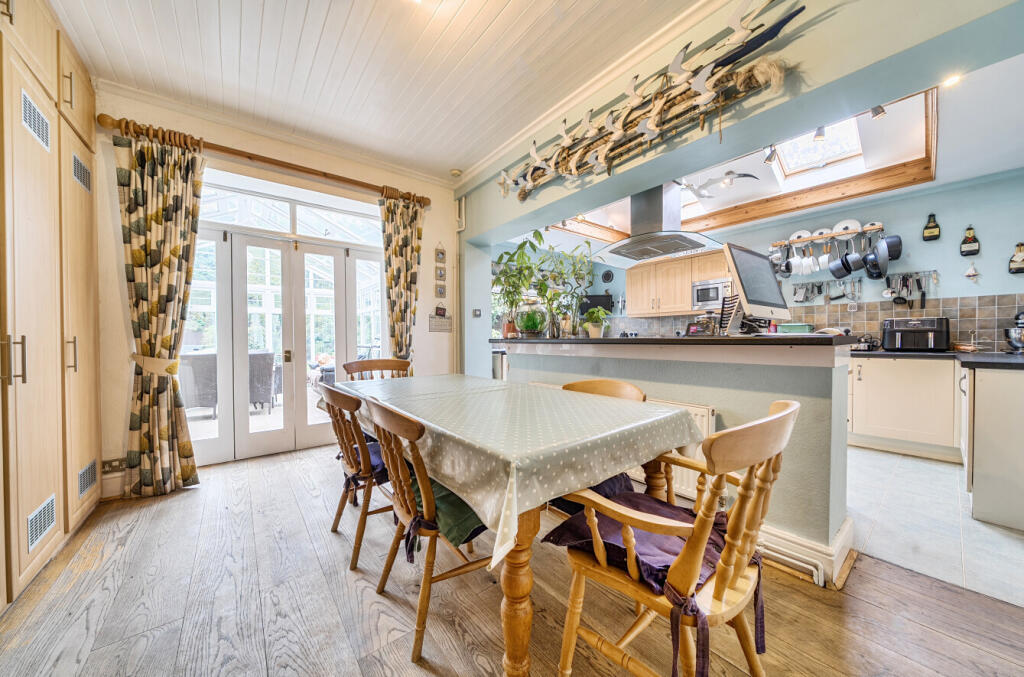 1364201-9-68e6508...