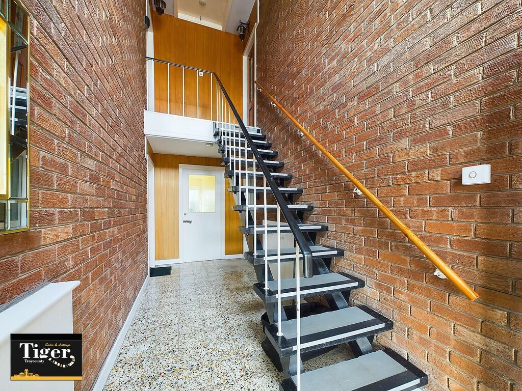 CAM02176G0-PR0429...