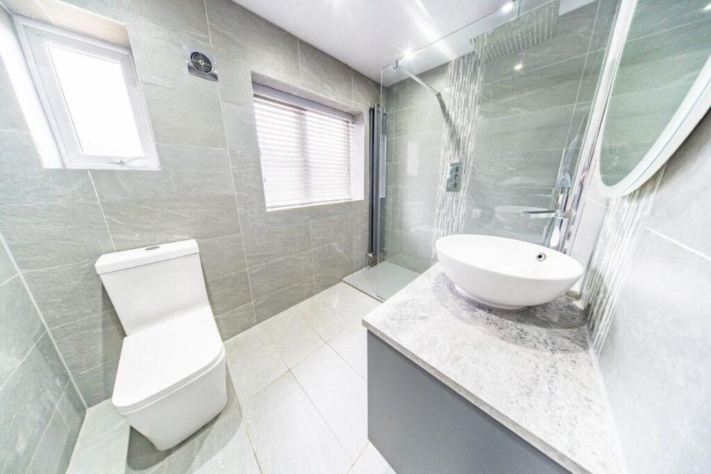 22 Coniston Ave shower room.jpg