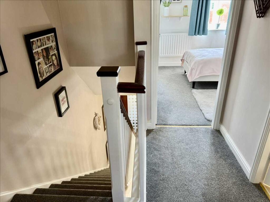 FIRST FLOOR LANDING