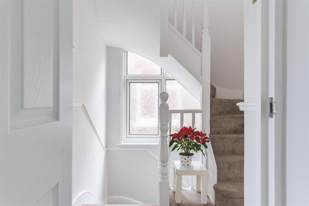 49 Coningsby Gardens-15.jpg