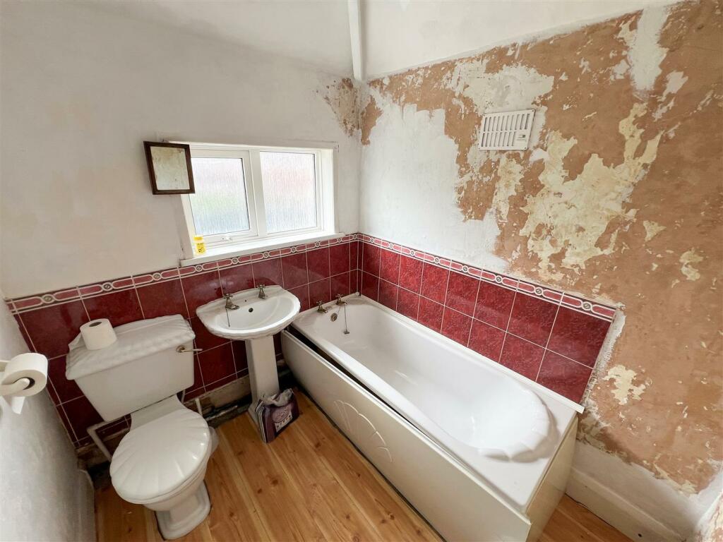 HOUSE BATHROOM