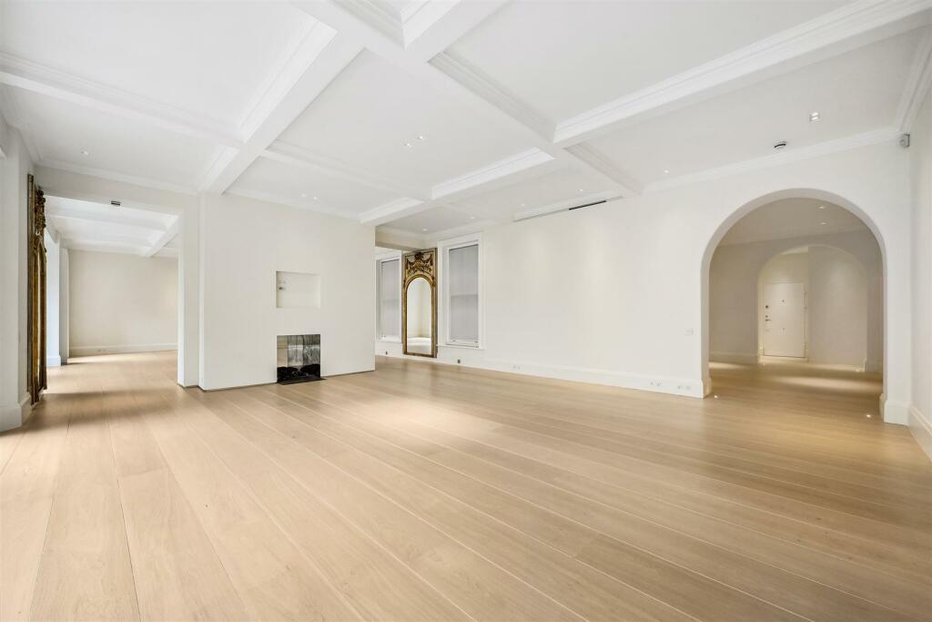 Flat FGH, 54 56 Cadogan Square (5).jpg