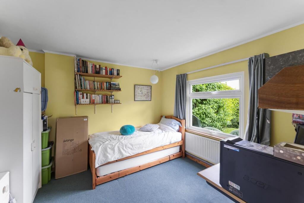 7 - GF bedroom.jpg