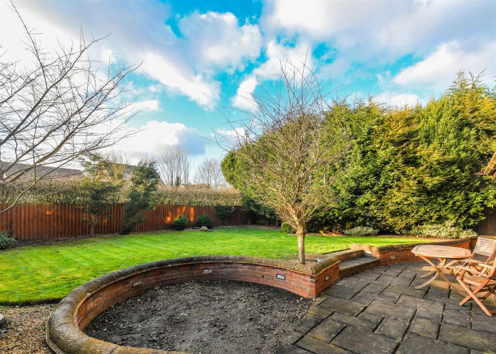 25 Old Farm Drive - Garden.jpg