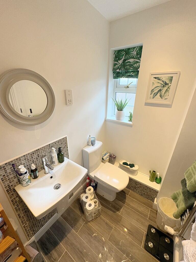 Ensuite to Bed 1