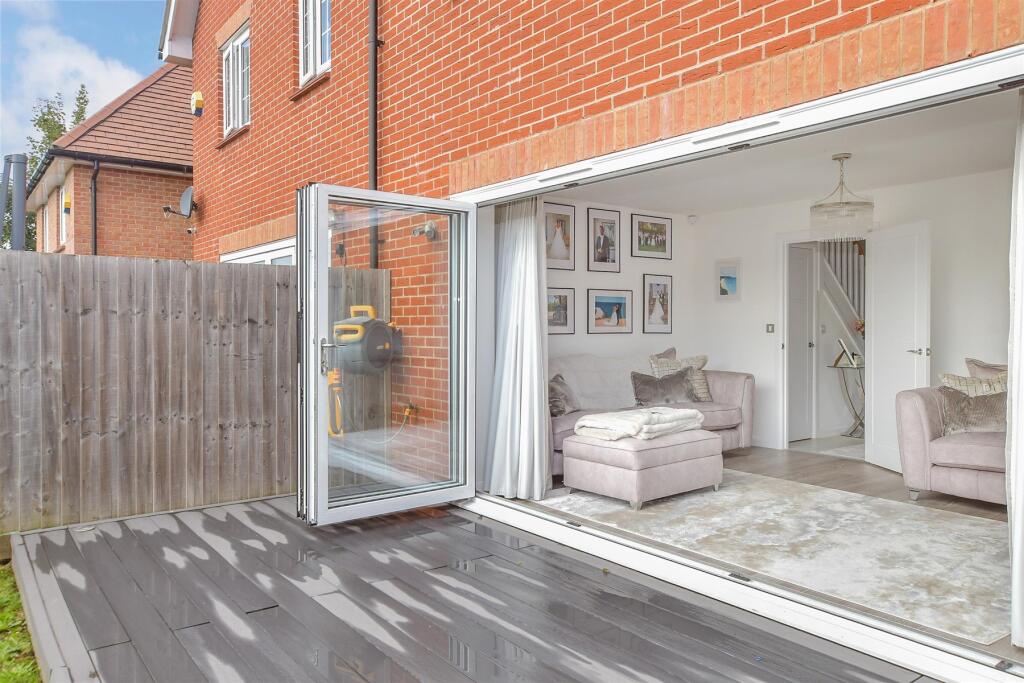 External Lifestyle Photograph