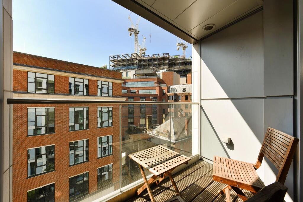 Flat 21, 10 Rochester Row (8).JPG