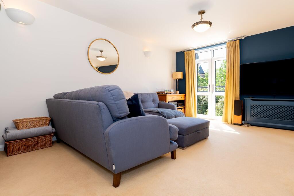 KITCHEN DINER AND FABULOUS SITTING/DINING ROOM