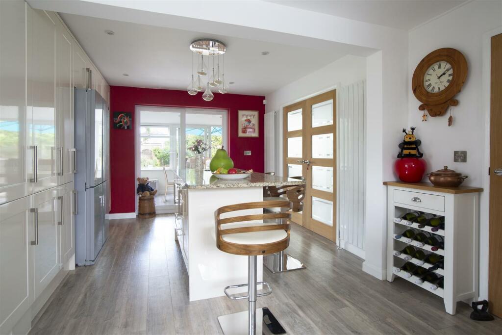 Kitchen 6.jpg