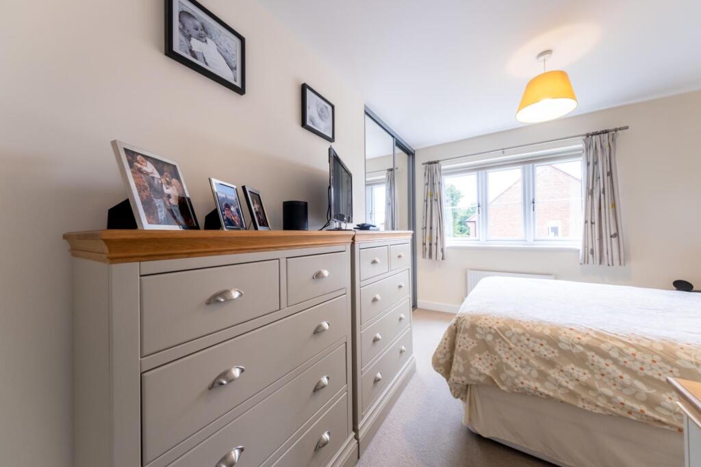 30 Thistle Close-032.jpg