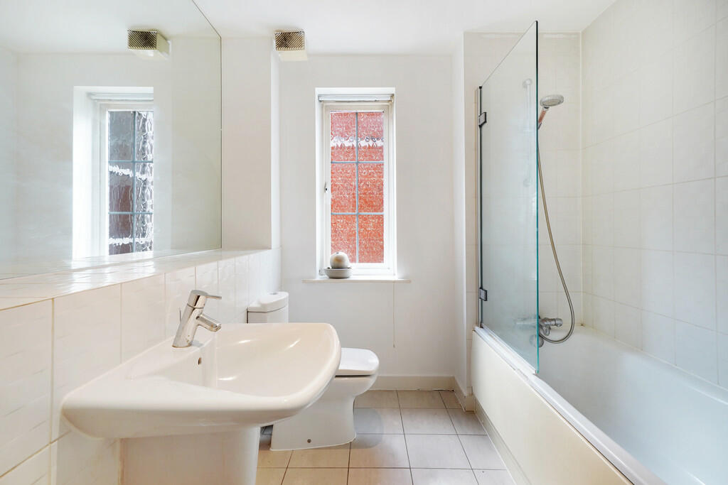 Flat 15, Brookshi...