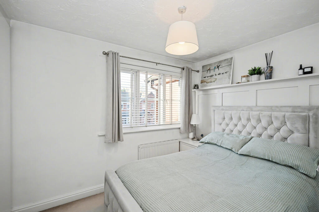 second bedroom.JPG