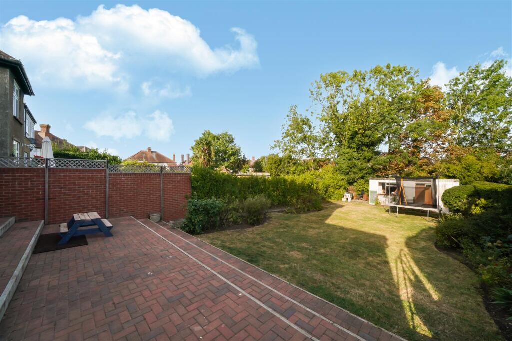 Part 2, 20 Campden Crescent - 1Q8PqS1GVN7W0n7O2WUM