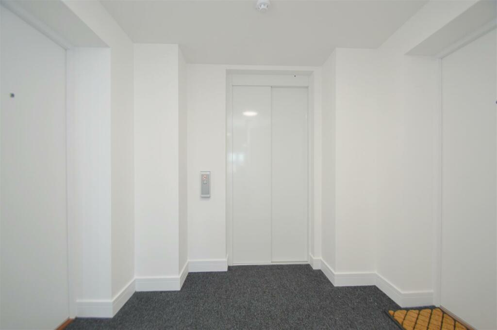 1EntDoor.jpg
