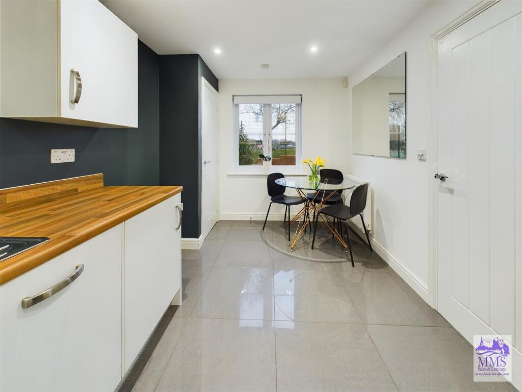 CAM02633G0-PR0237-STILL007.007jpg