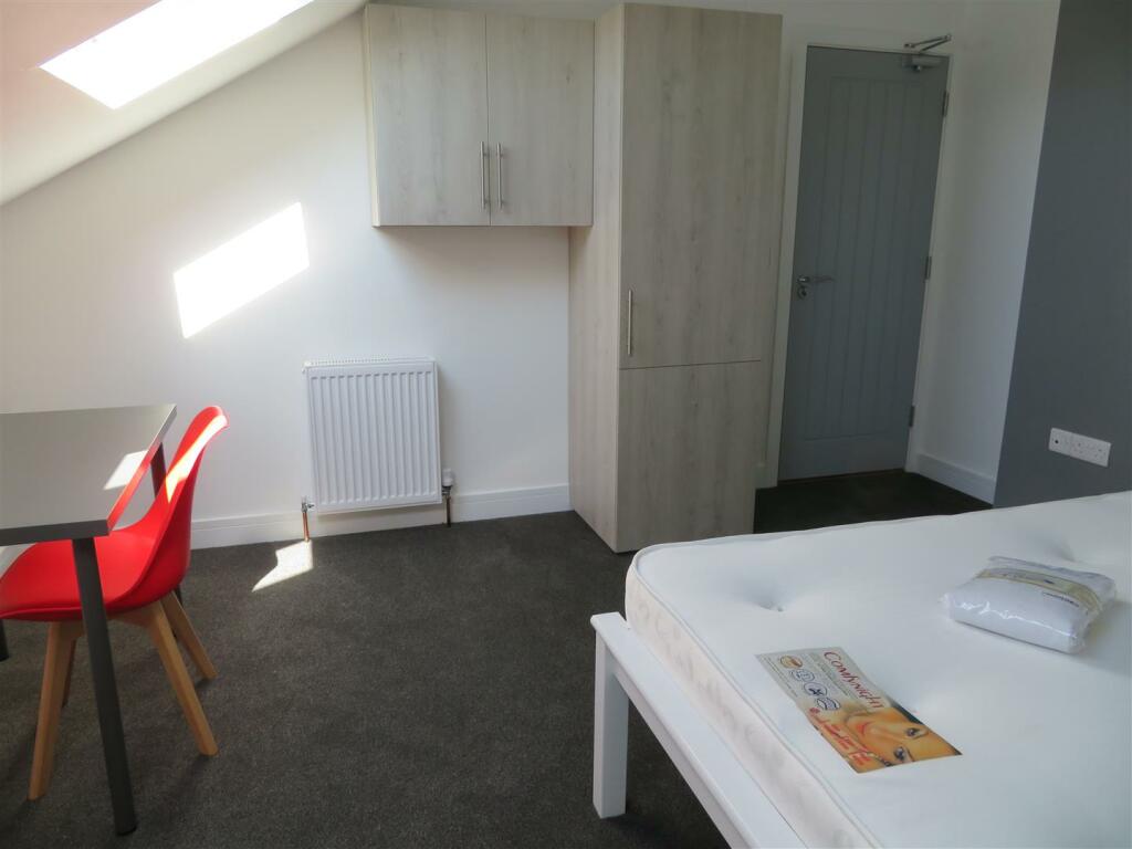 59 Manners Bed8a.JPG