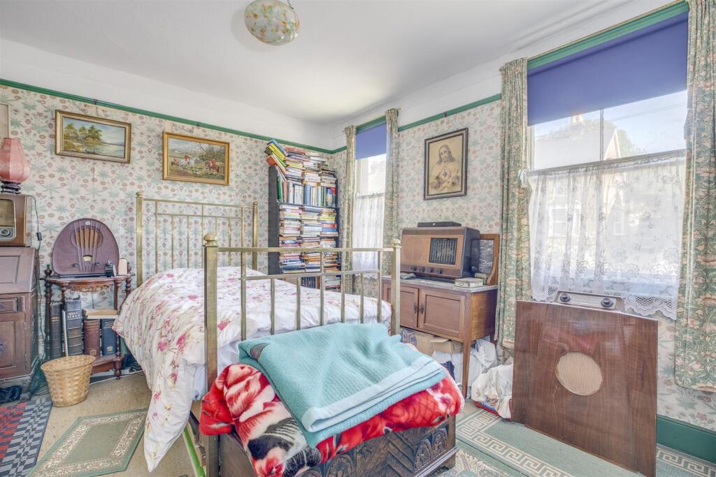 110 Totteridge Road, HP13 6EX-4.jpg