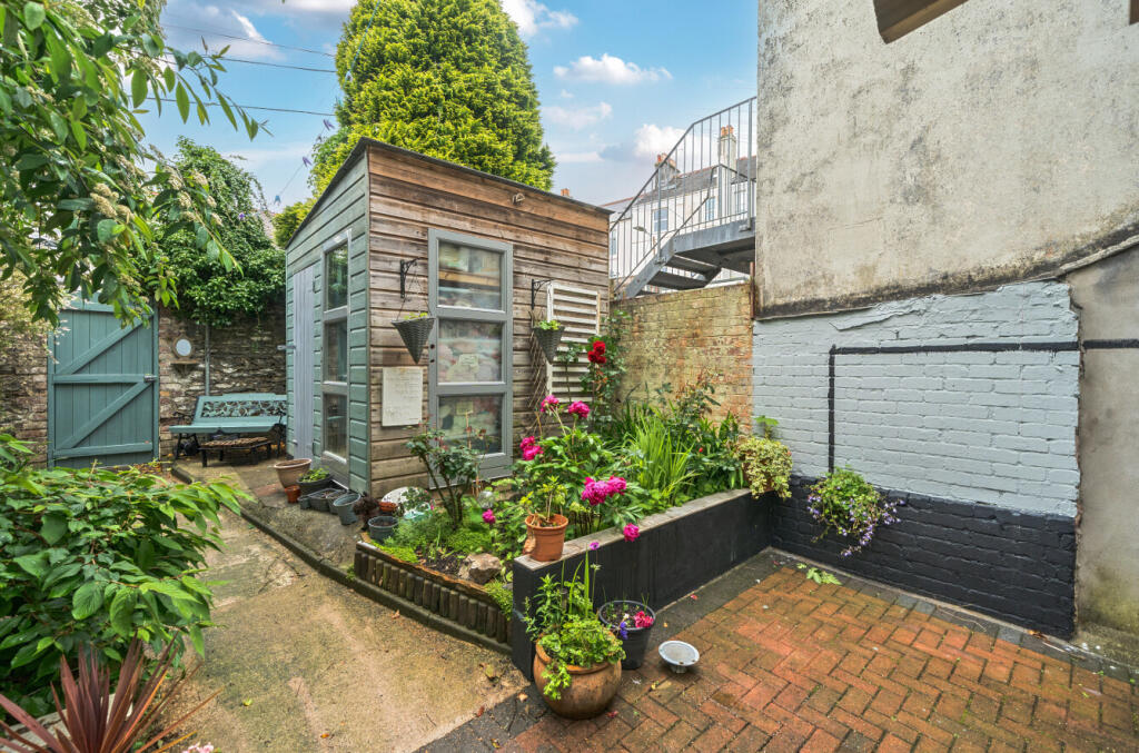 1300143-7-683edeb...