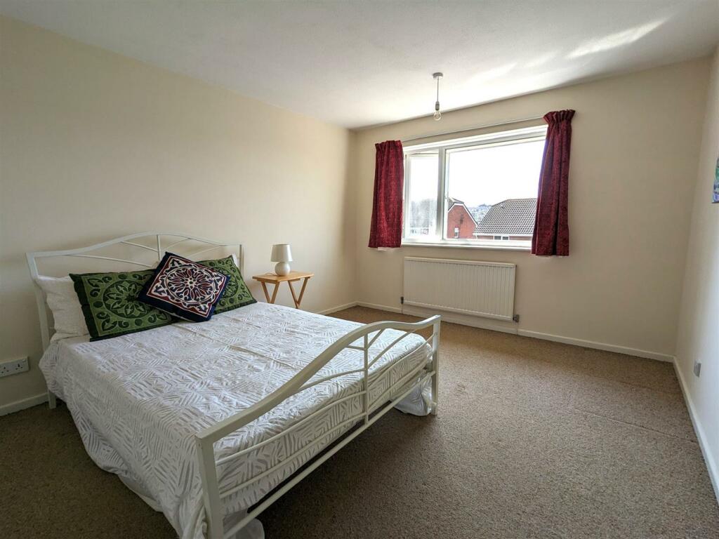 Bedroom 1.jpg