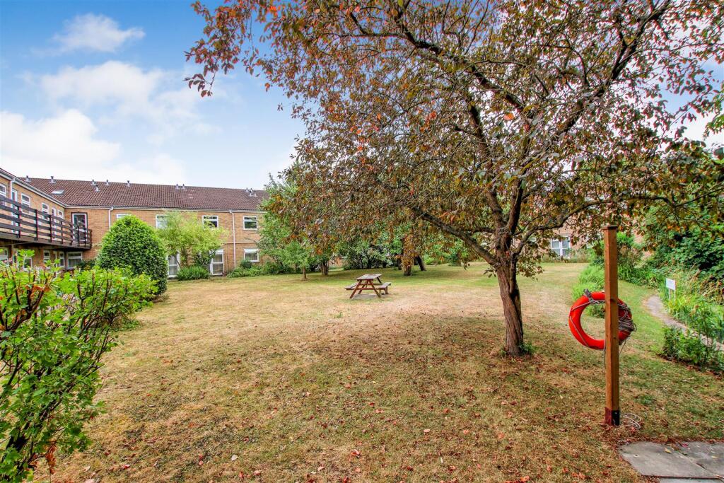Gardens 2.jpg