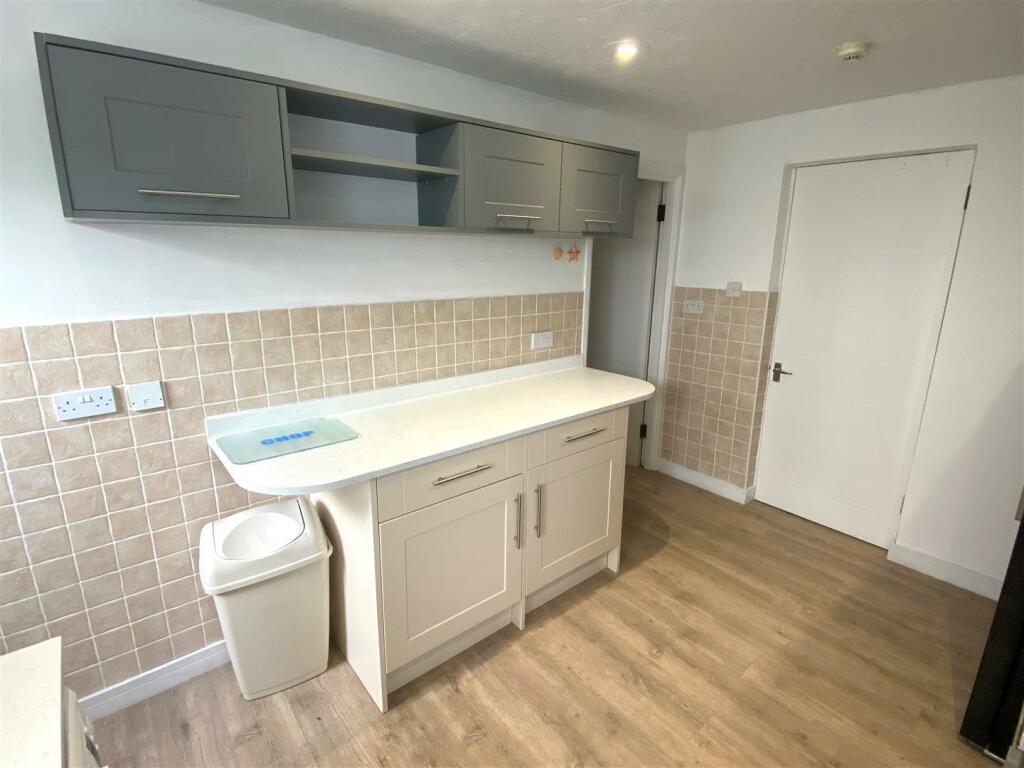 Flat 5, 35 Pentire Avenue Kitchen